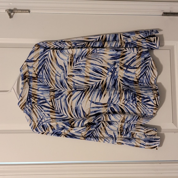 Tommy Bahama Women's Shirt - Picture 2 of 5